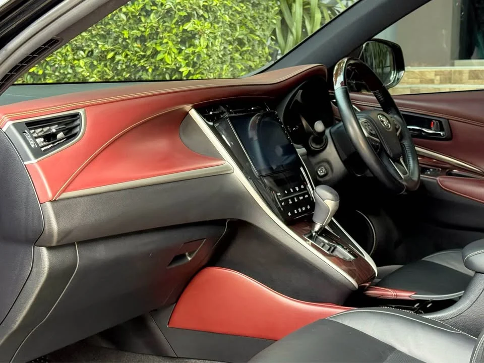 2015 Toyota Harrier III 2