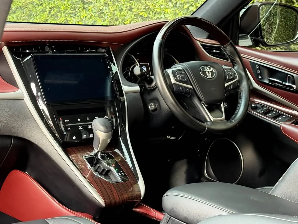 2015 Toyota Harrier III 3