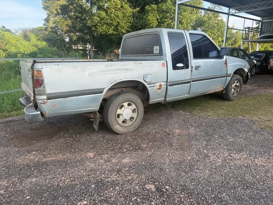 1996 Isuzu TFR III 3
