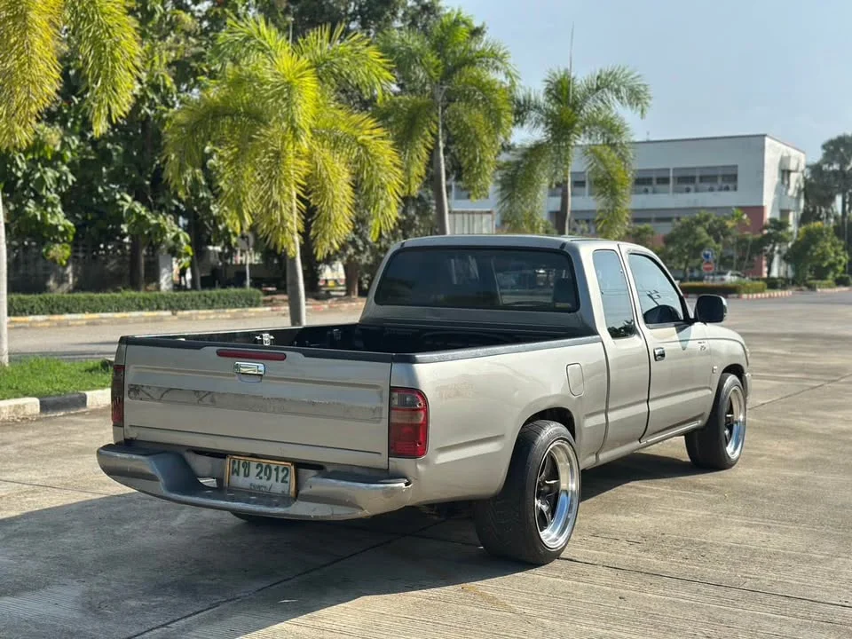 2004 Toyota Hilux Tiger VI 3
