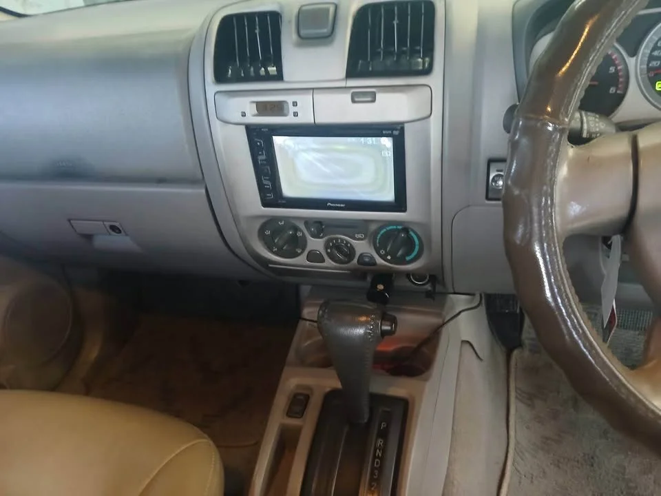 2005 Isuzu MU-7 2