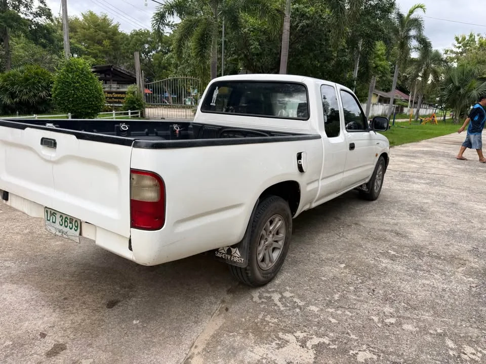 2001 Toyota Hilux Tiger VI 3