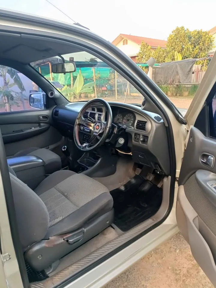 2006 Mazda 2500 Fighter V 2