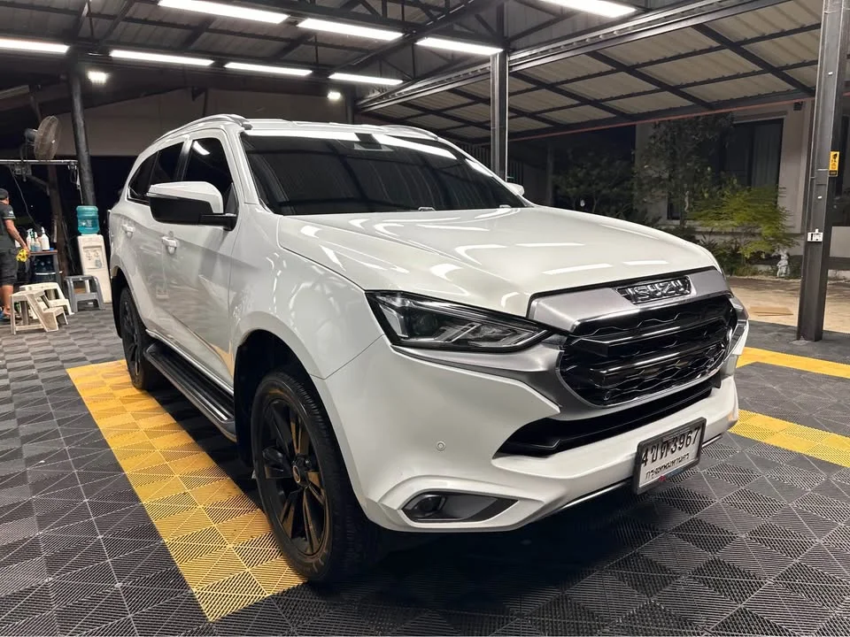 2023 Isuzu MU-X II 3