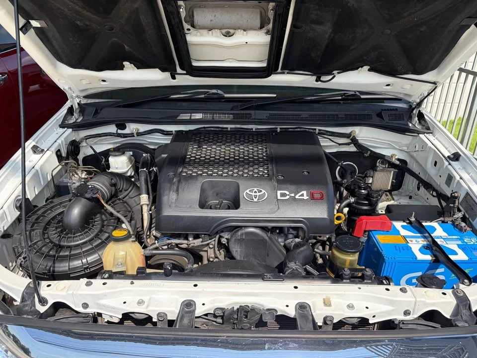 2010 Toyota Fortuner I 3