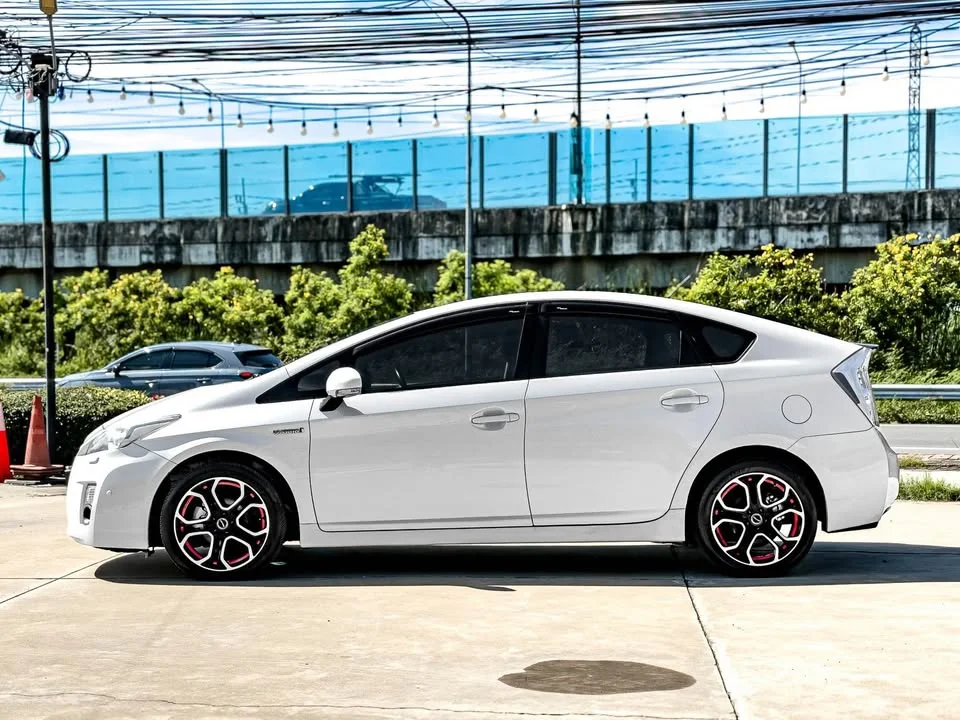 2011 Toyota Prius III 2