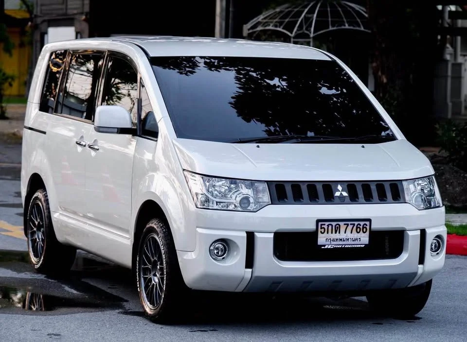 2015 Mitsubishi Delica D5 3