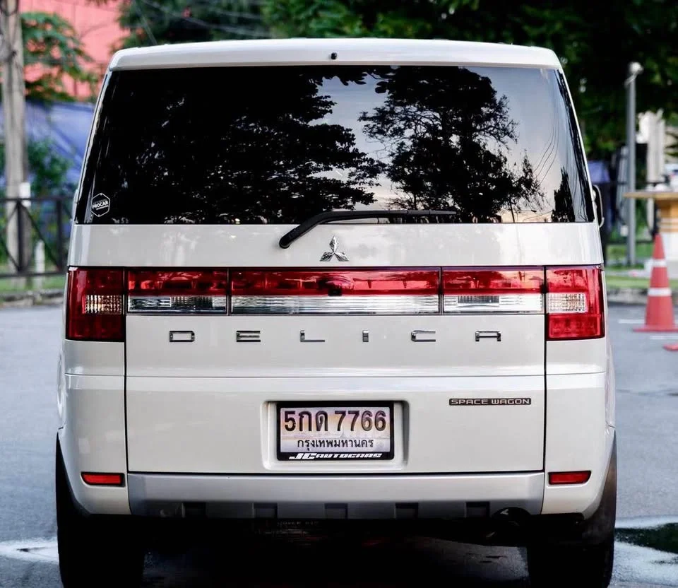 2015 Mitsubishi Delica D5 2