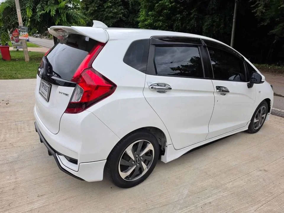 2020 Honda Jazz III 2