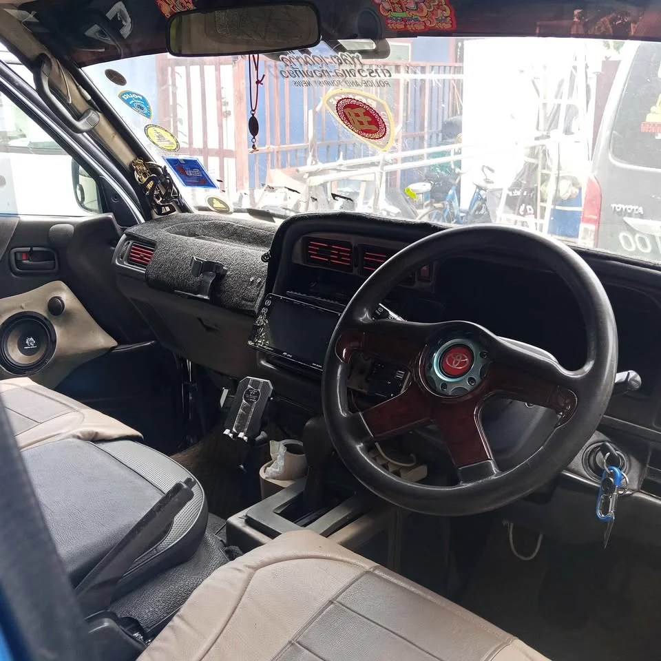 2000 Toyota Commuter IV (H100) 2