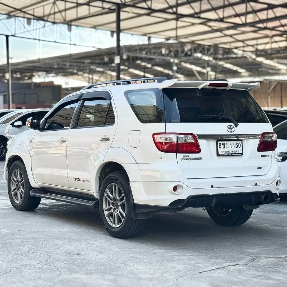 2011 Toyota Fortuner I 3