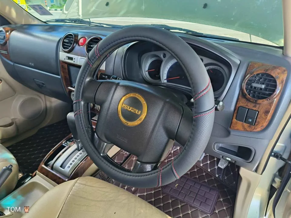 2008 Isuzu MU-7 3