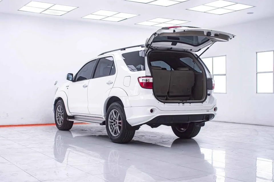 2010 Toyota Fortuner I 3