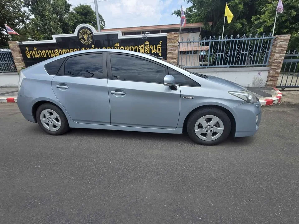 2011 Toyota Prius III 2