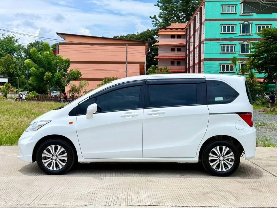 2013 Honda Freed I 3