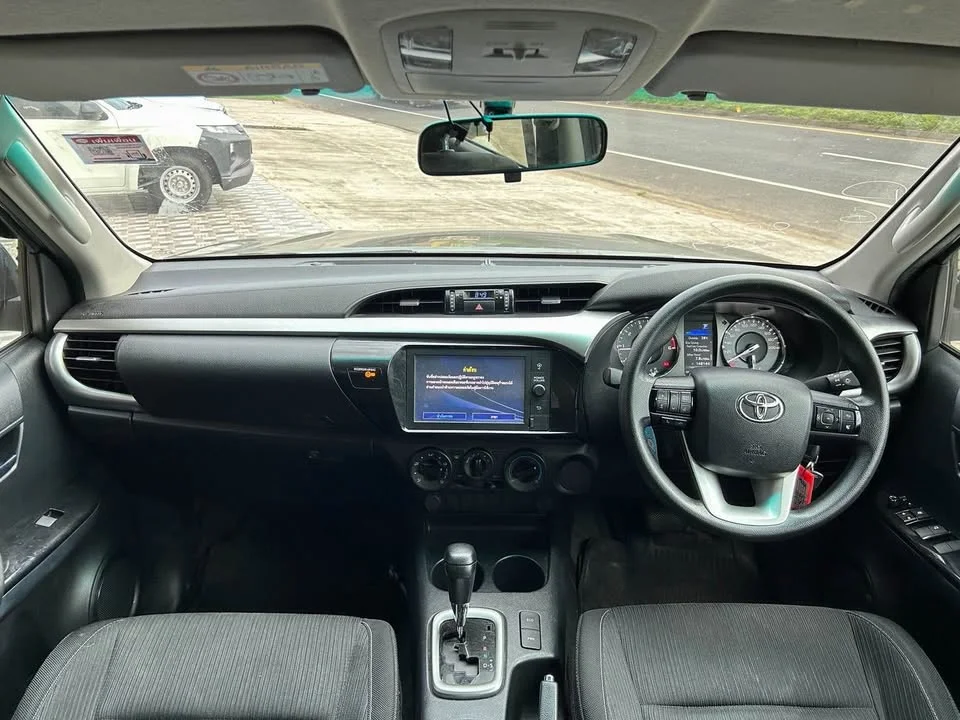 2022 Toyota Hilux VIII 2