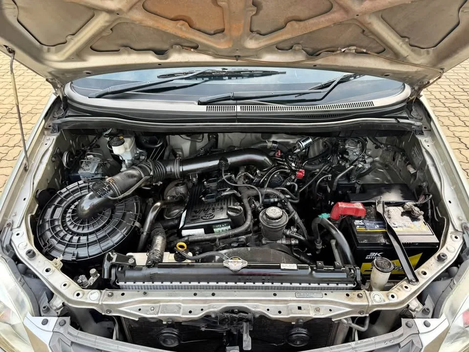 2012 Toyota Innova I 2