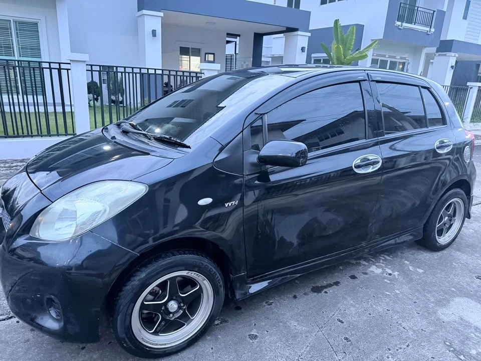 2012 Toyota Yaris II 2
