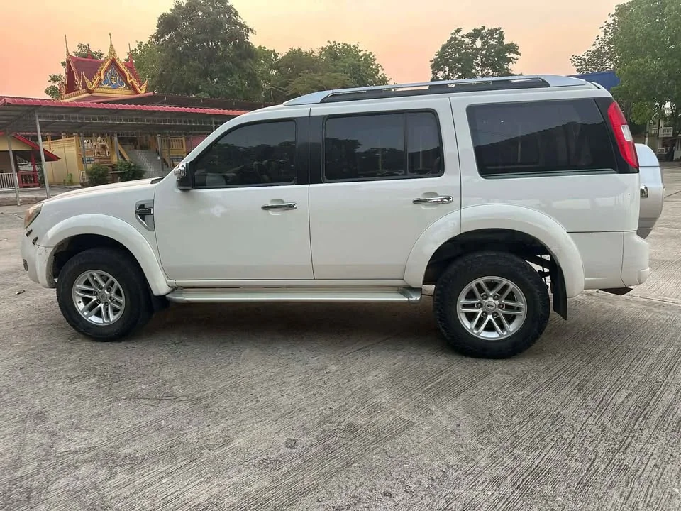 2012 Ford Everest I 3