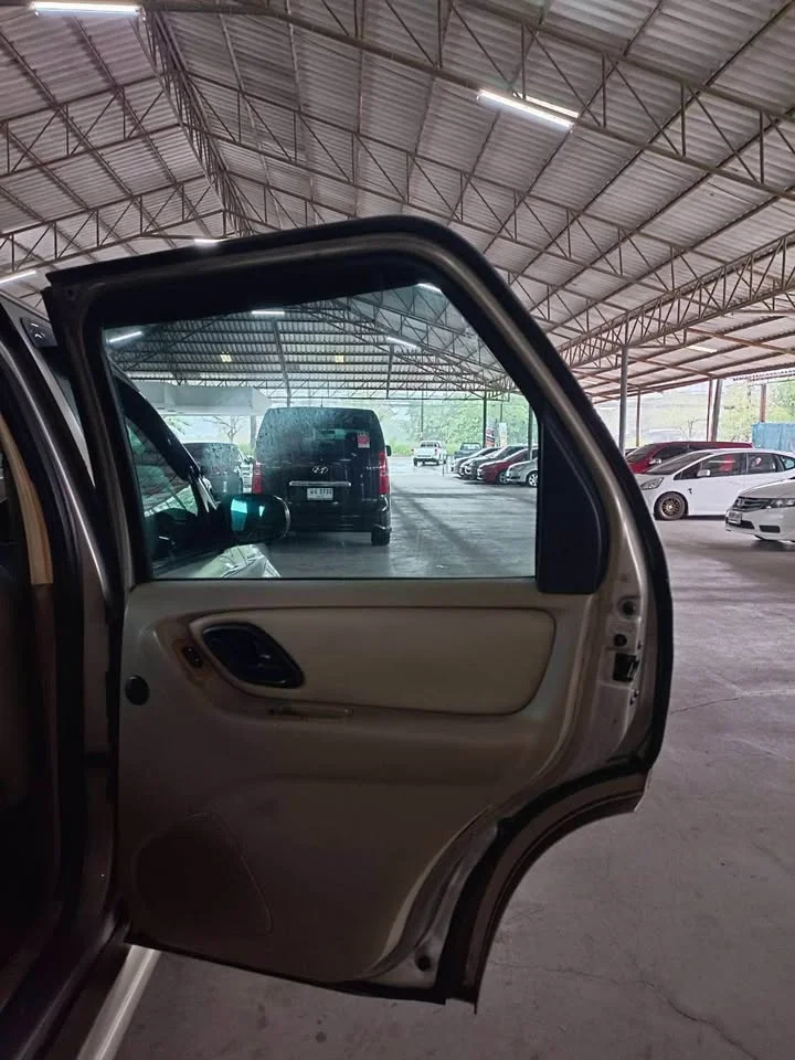 2005 Ford Escape I 3