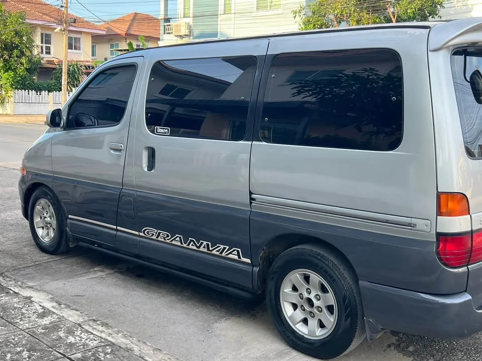 1998 Toyota Granvia H100 2