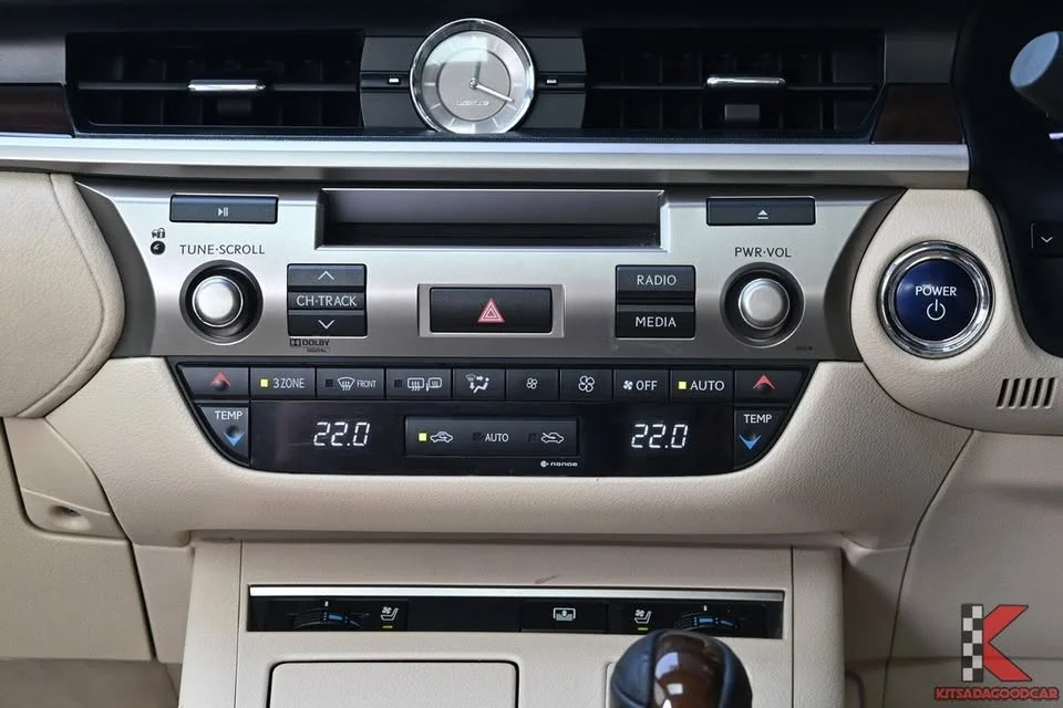 2014 Lexus ES VI 2