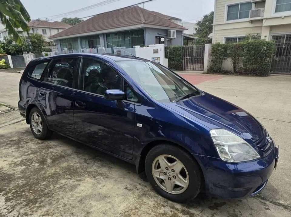 2003 Honda Stream I 3