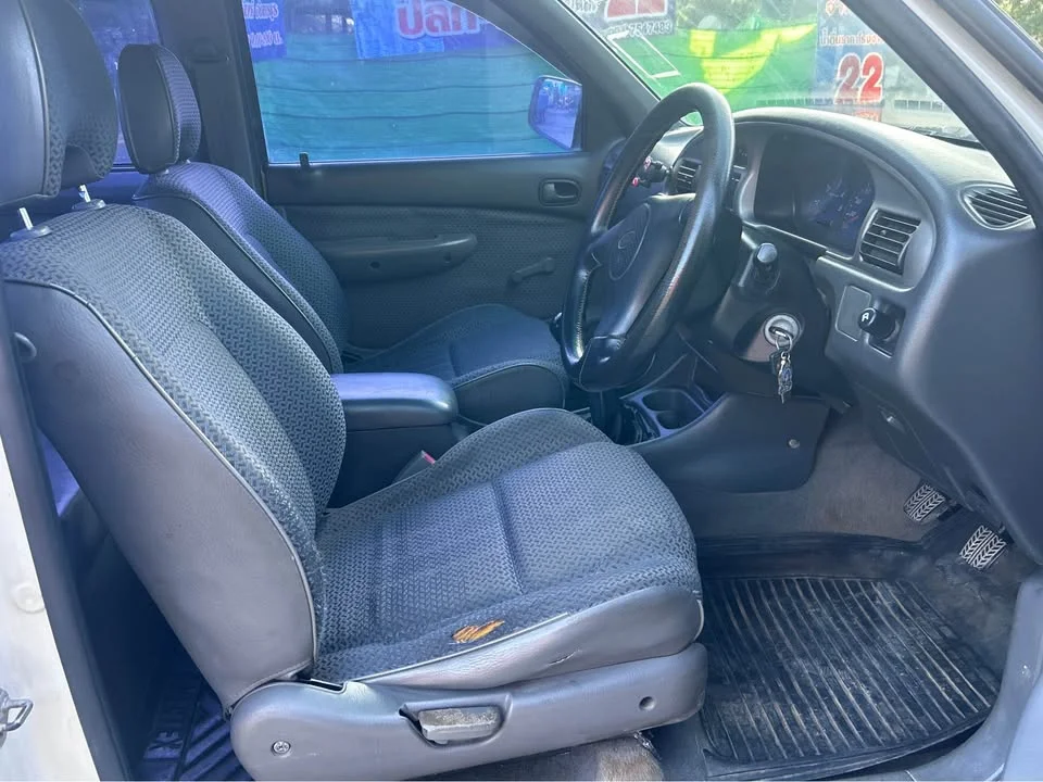 2004 Mazda 2500 Fighter V 2