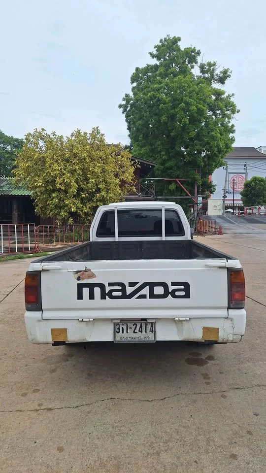 1990 Mazda B2500 IV 2