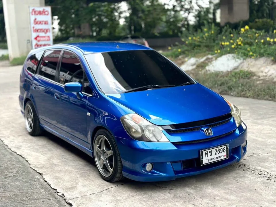 2004 Honda Stream I 3