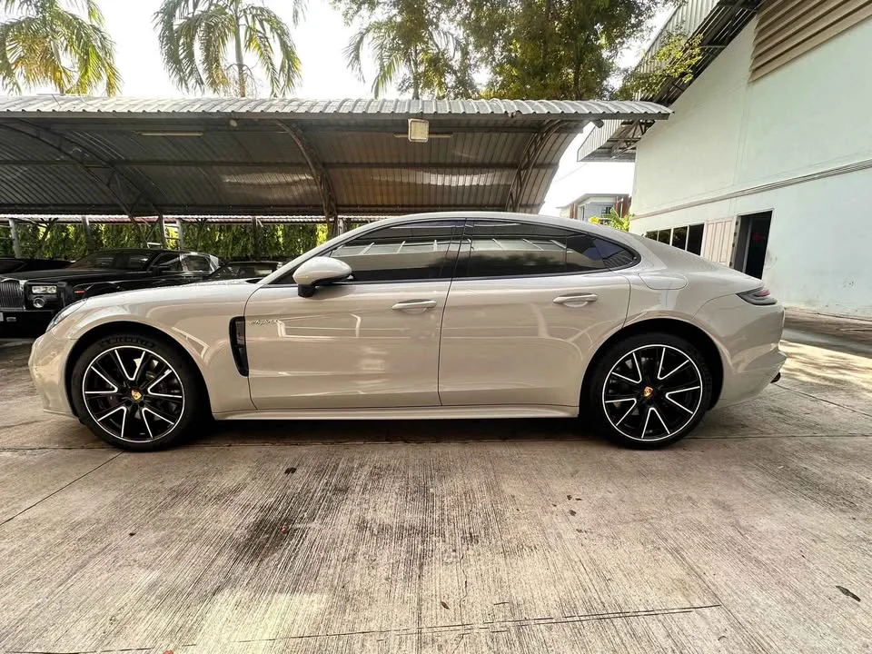 2019 Porsche Panamera II 2