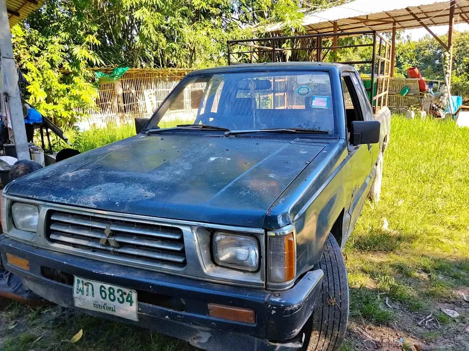 1995 Mitsubishi Triton II 2
