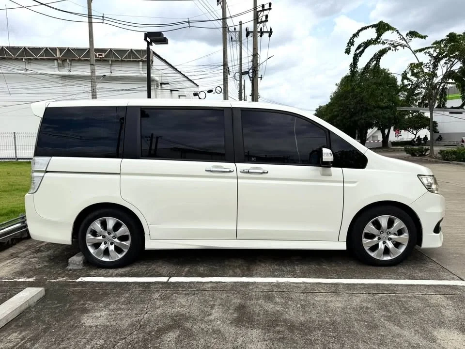 2012 Honda Stepwgn IV 3