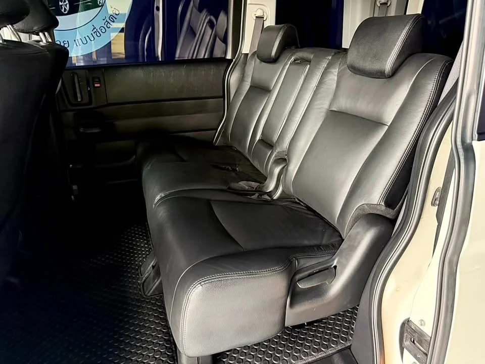 2012 Honda Stepwgn IV 2