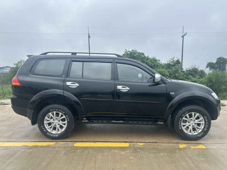 2012 Mitsubishi Pajero Sport II 2