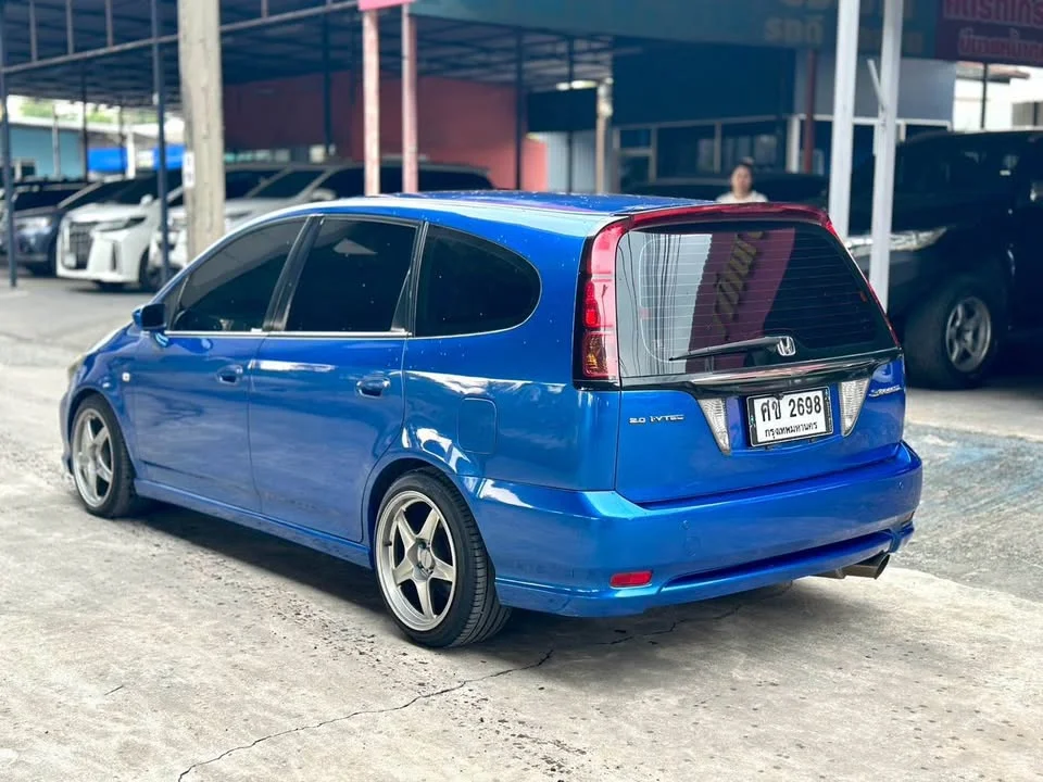 2004 Honda Stream I 3
