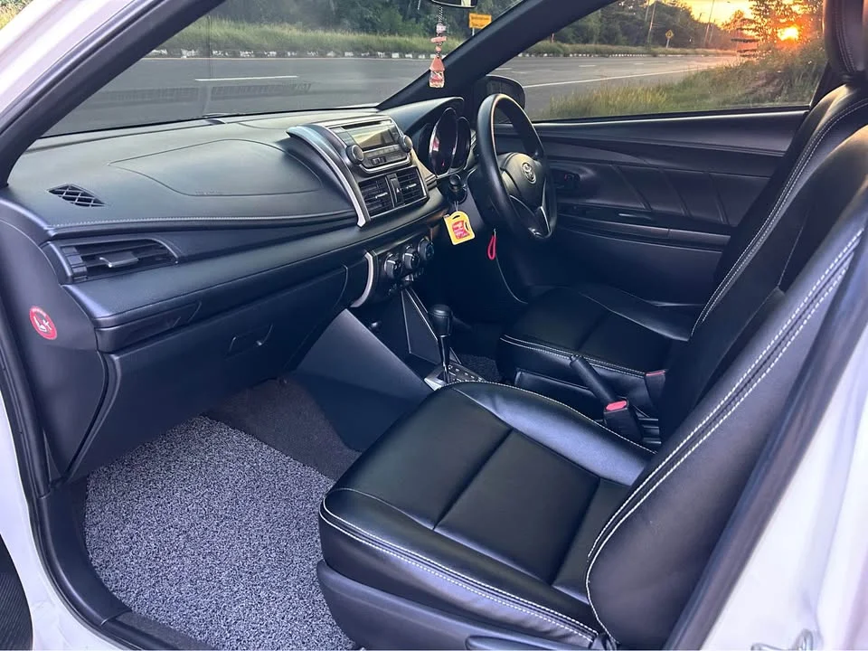 2015 Toyota Yaris III 2