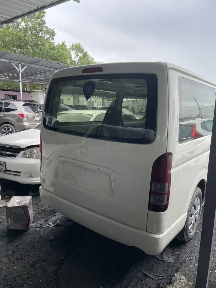 2005 Toyota HiAce V (H200) 2