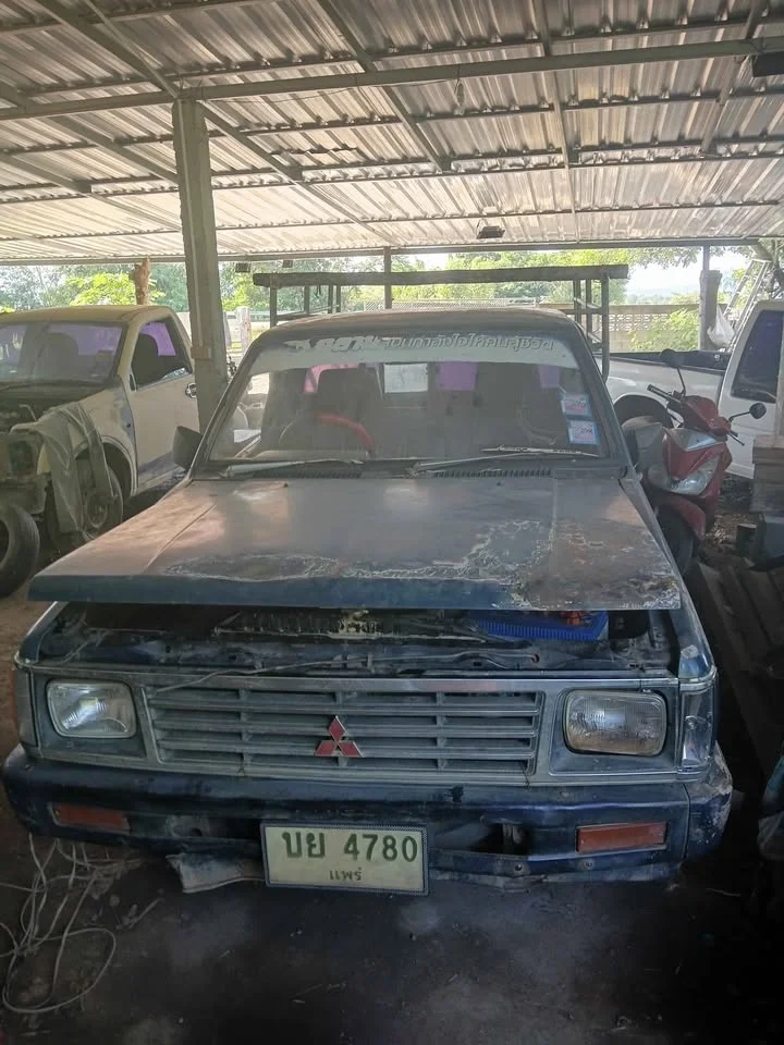 1995 Mitsubishi Triton II 3