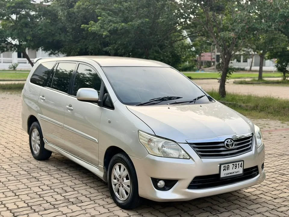 2012 Toyota Innova I 3