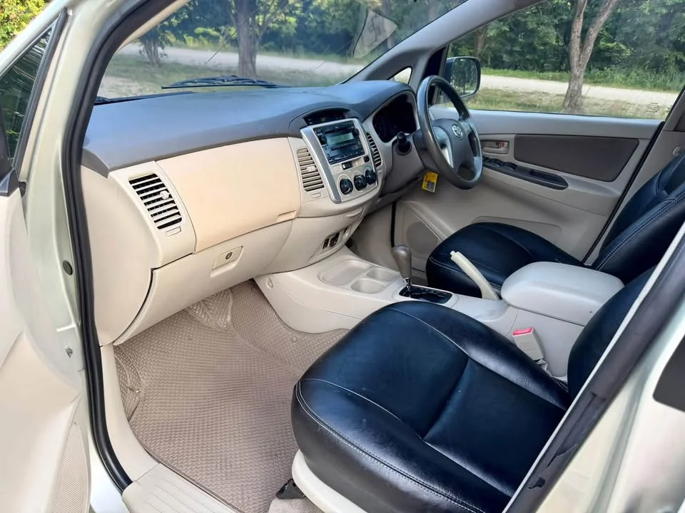 2012 Toyota Innova I 2