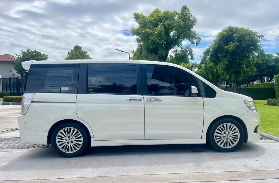 2013 Honda Stepwgn IV 3
