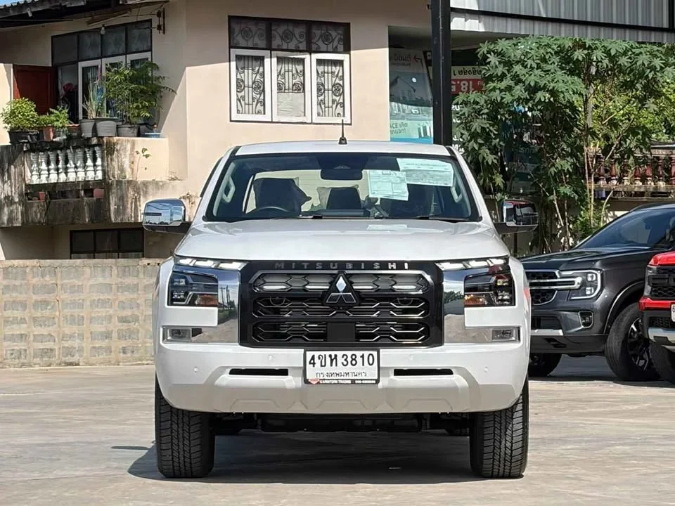 2023 Mitsubishi Triton VI 3