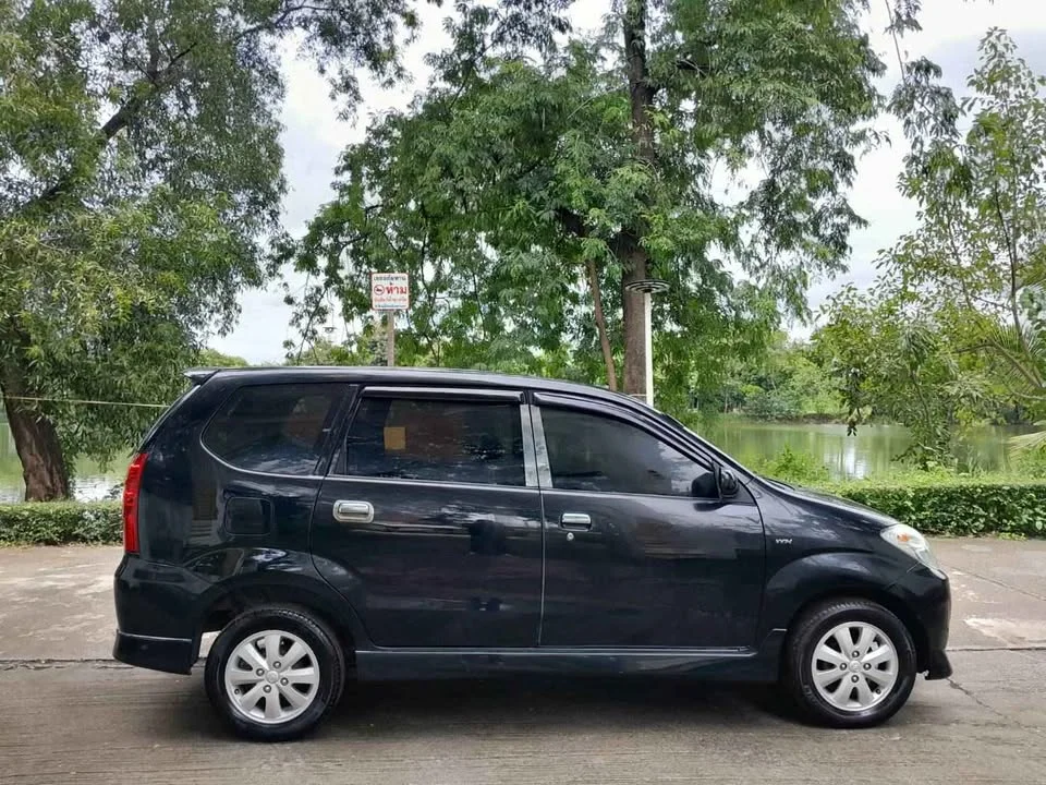 Toyota Avanza I 3