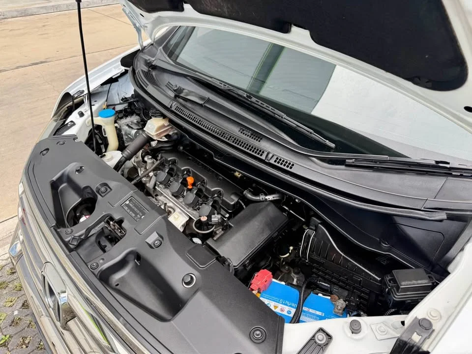 2014 Honda Stepwgn IV 3