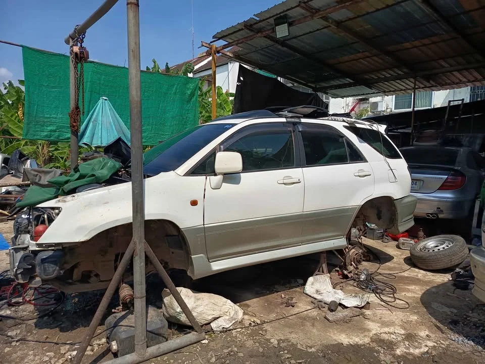 2003 Toyota Harrier I 3