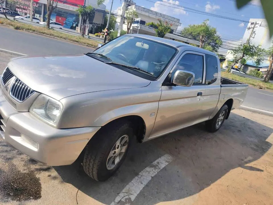 2004 Mitsubishi Strada III 2