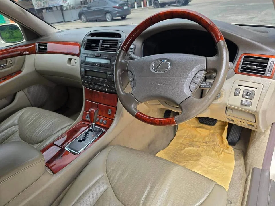 2002 Lexus LS III 3