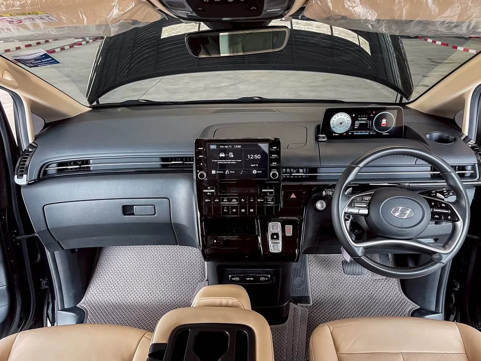 2023 Hyundai Staria US4 3