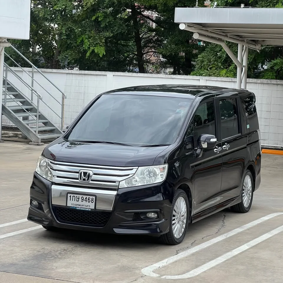 2013 Honda Stepwgn IV 2